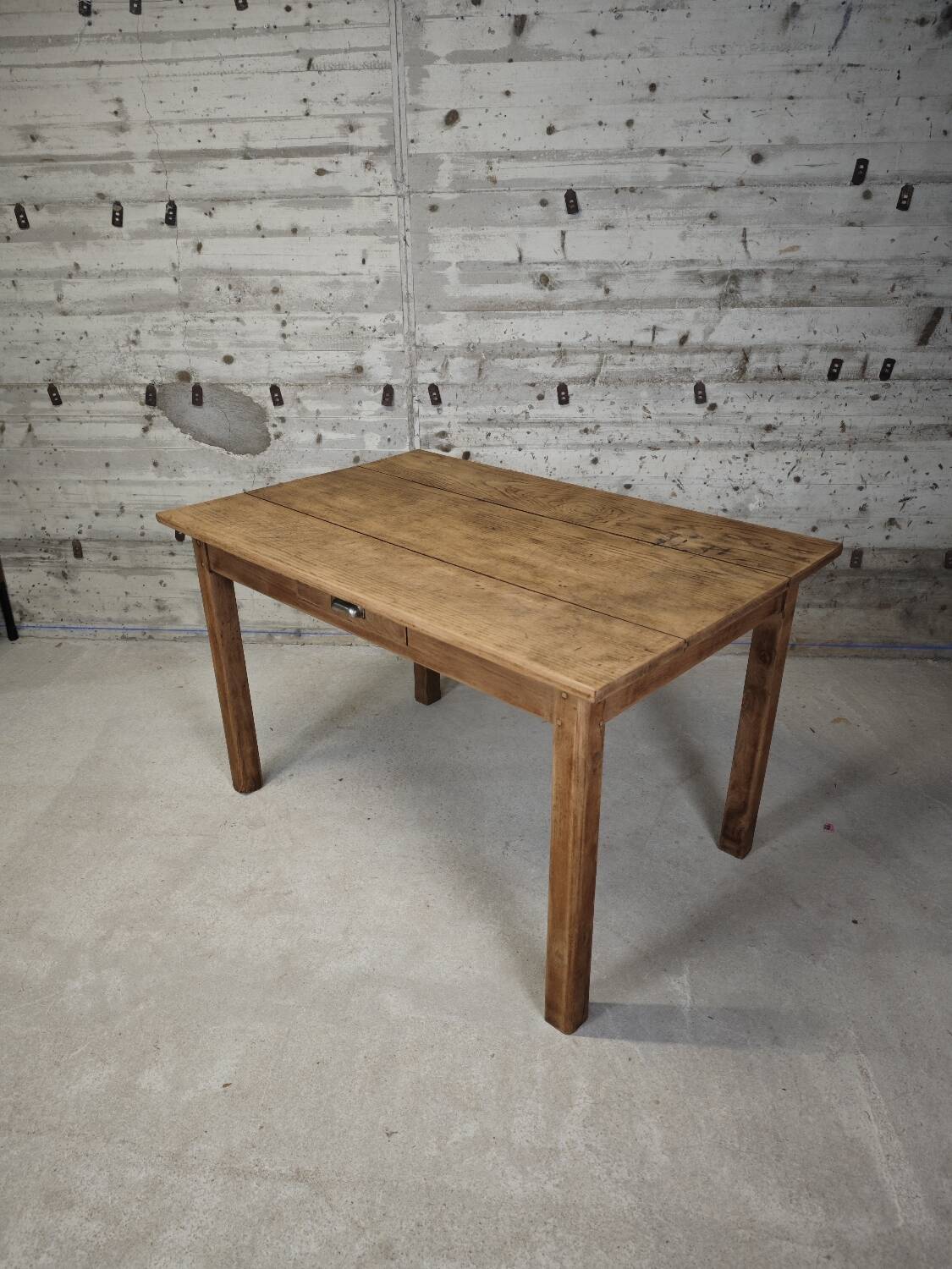 Farmhouse table for 6 people