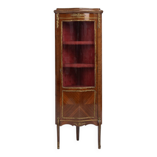 Vitrine d'angle de style Louis XV avec vitre cintrée, vers 1950
