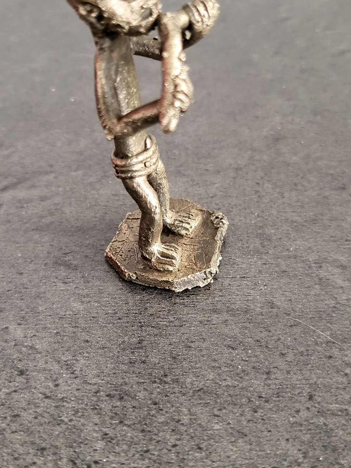 Ancient Akan weight for weighing gold in brass, in excellent condition.