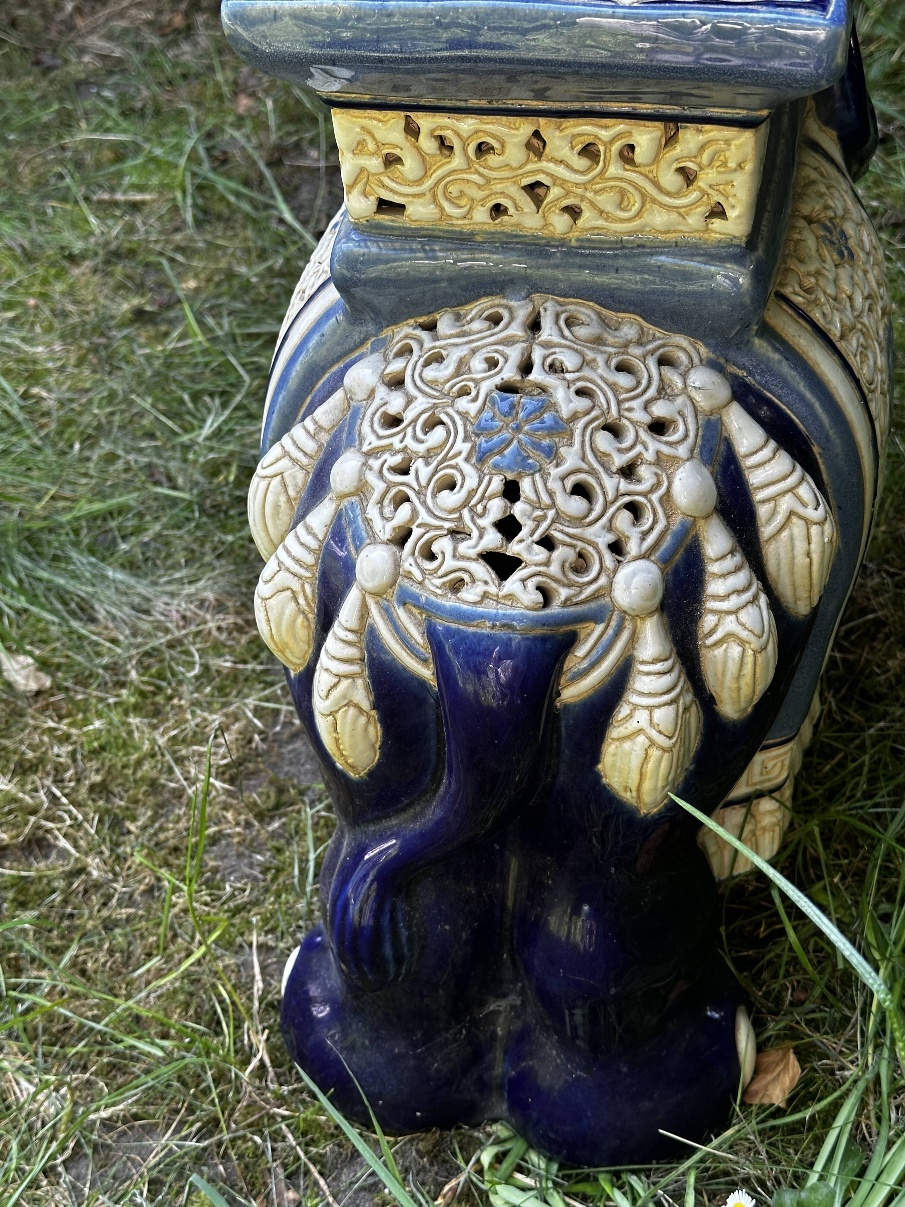 Elephant stool in glazed ceramic in cobalt blue and ivory colors