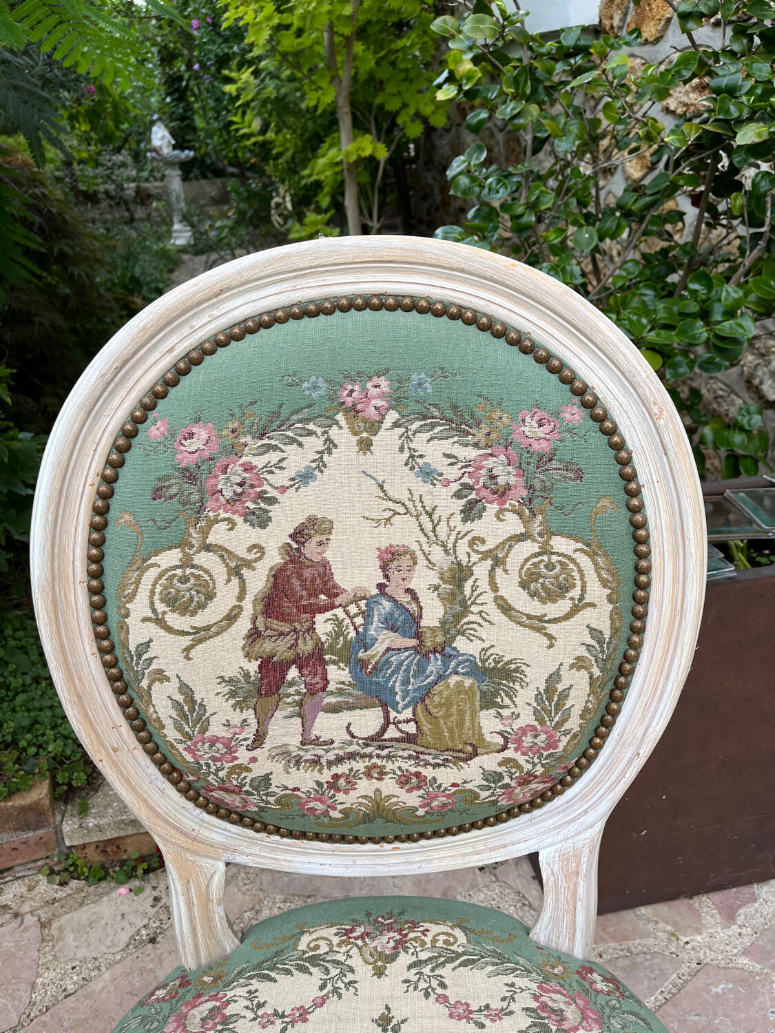 Paire de chaises médaillon