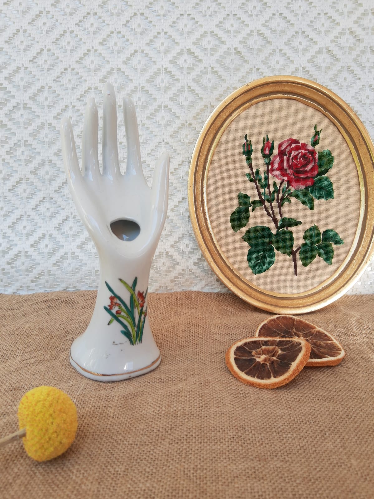 Hand baguier soliflore ceramic white vintage flowers