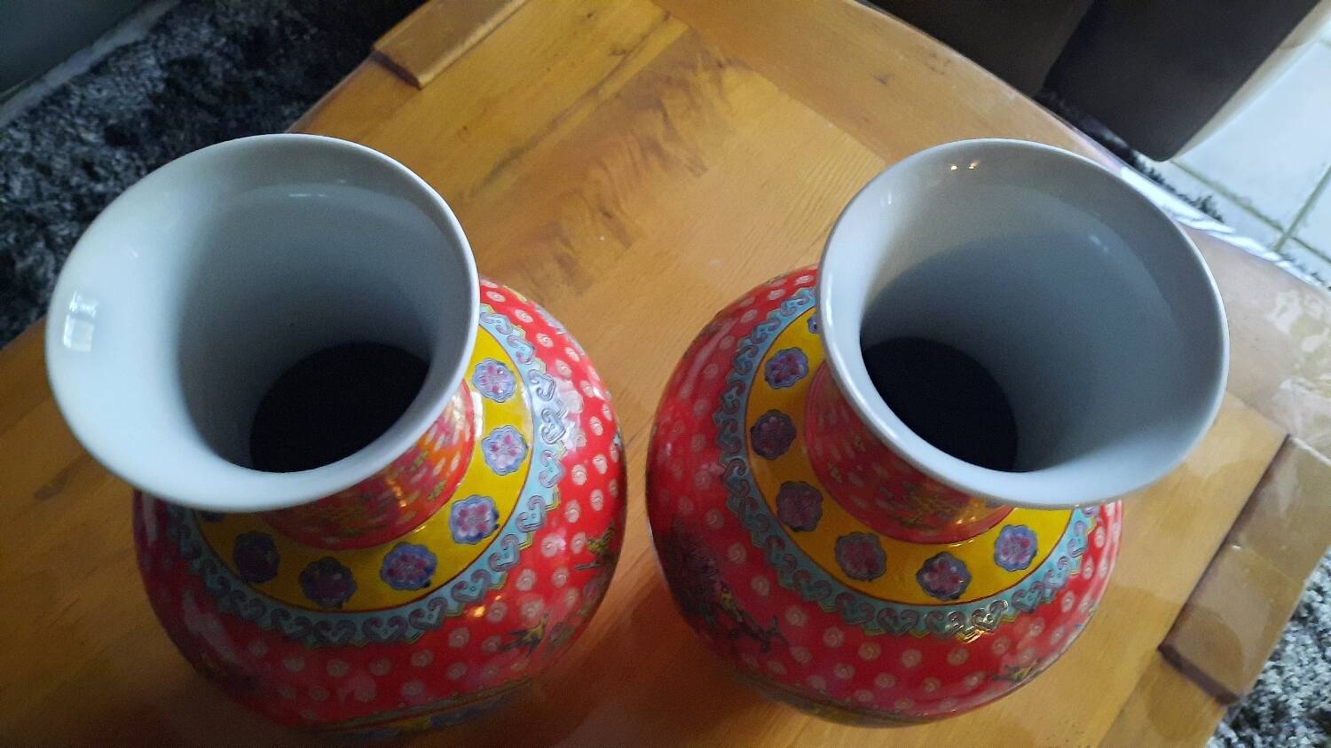 Pair of large Chinese vases in imperial style