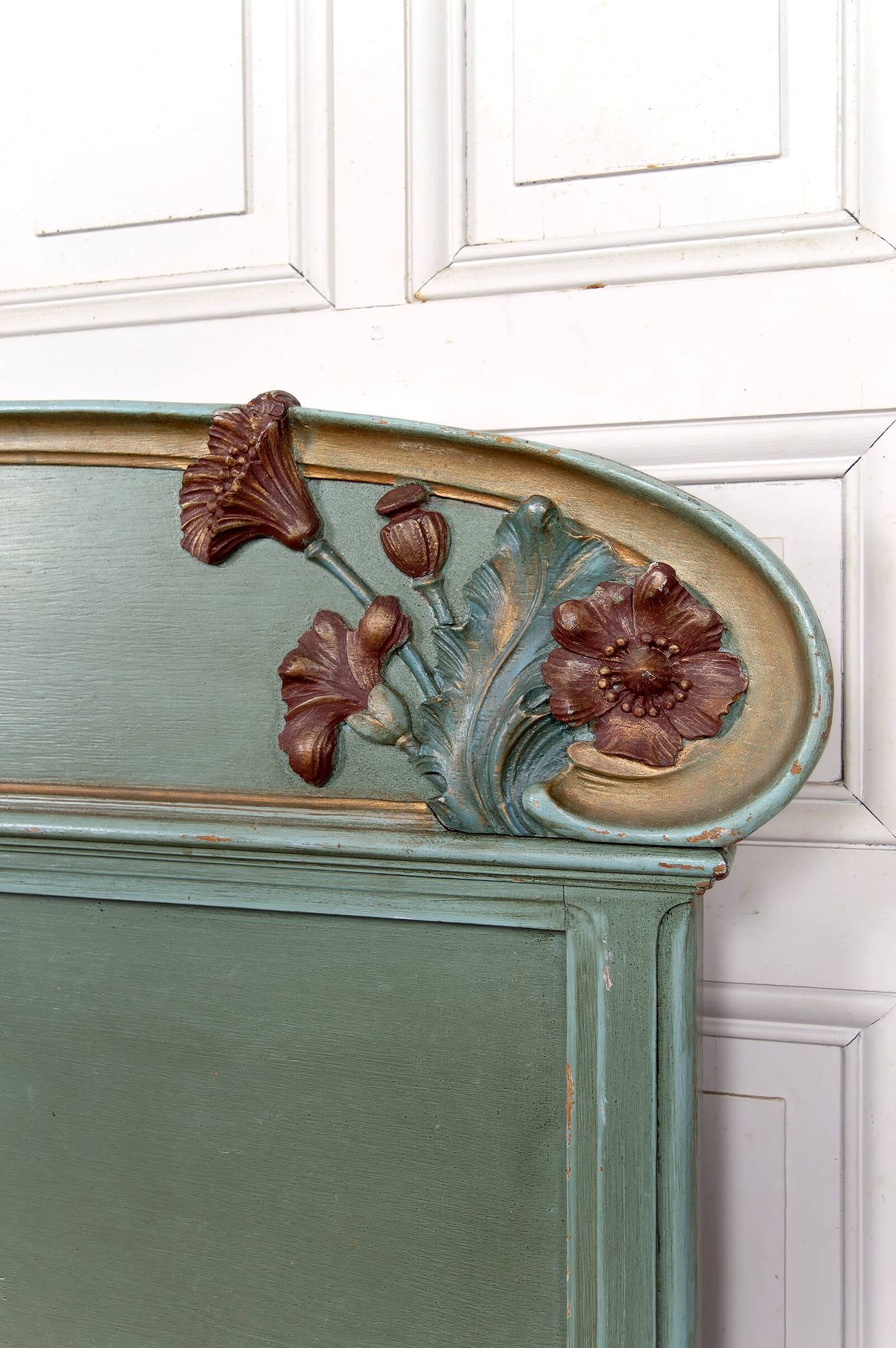 Art Nouveau bed in carved and painted wood, Poppies, Circa 1900