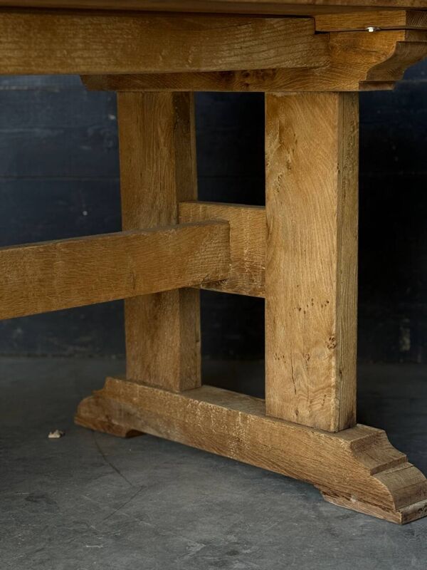 Table de style monastère