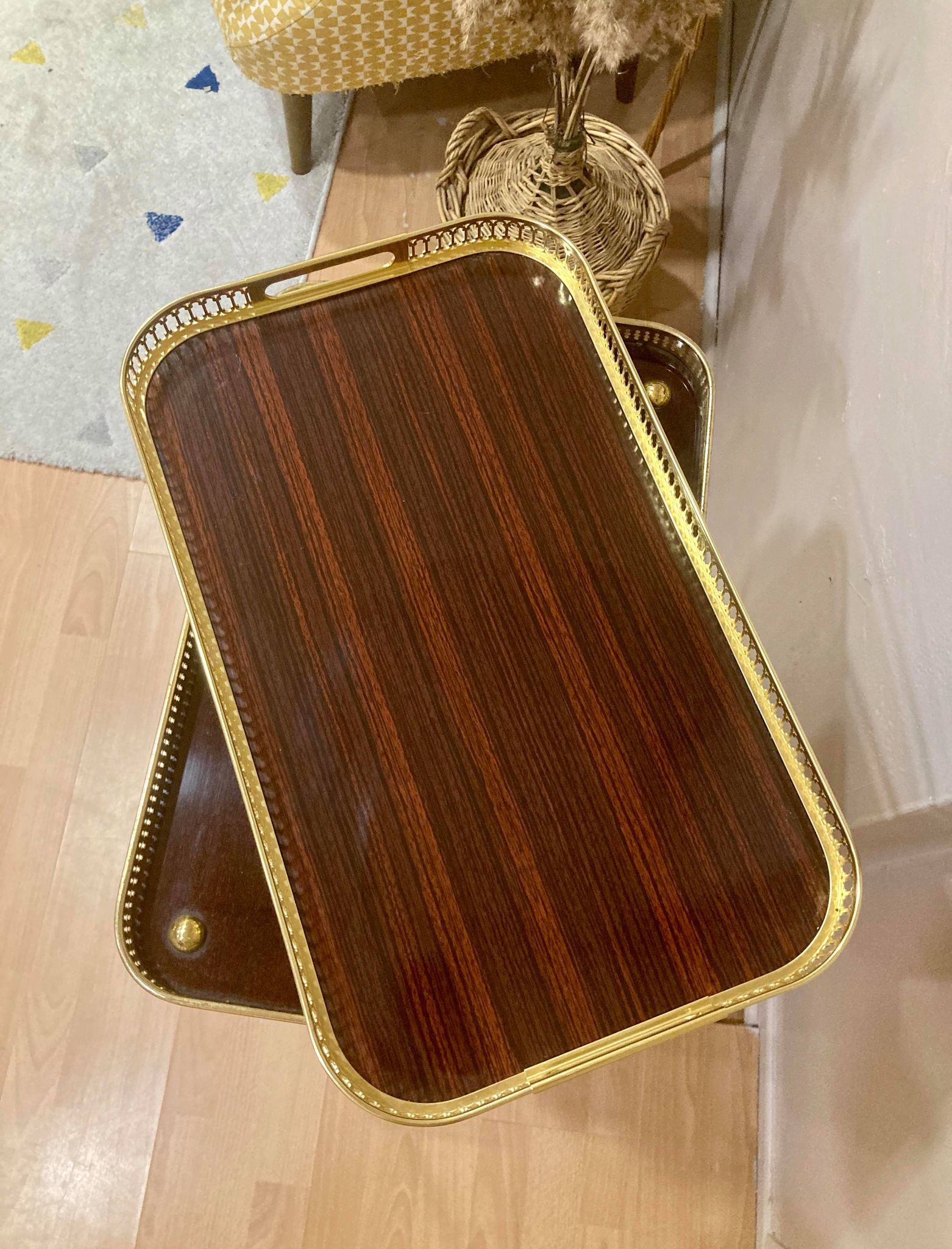 Rolling service in wood and brass