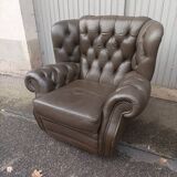 Pair of Chesterfield armchairs with footrest