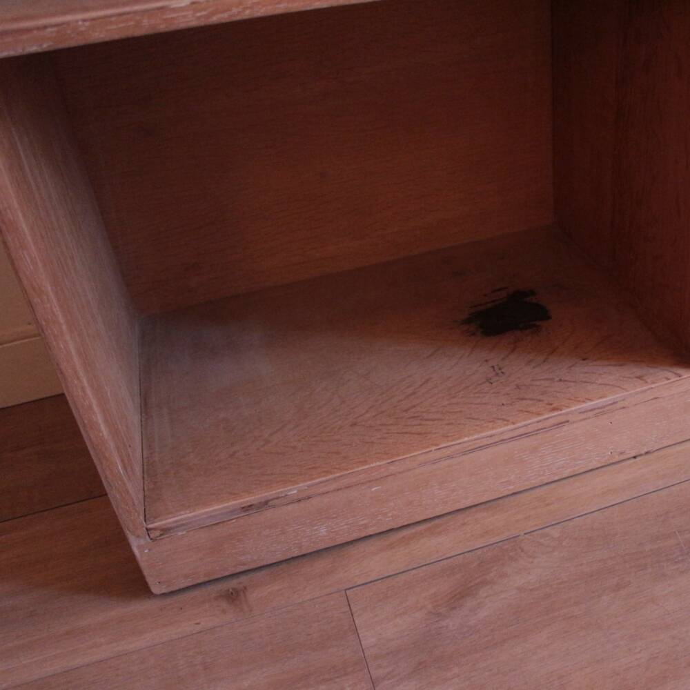 Workshop cabinet with compartments