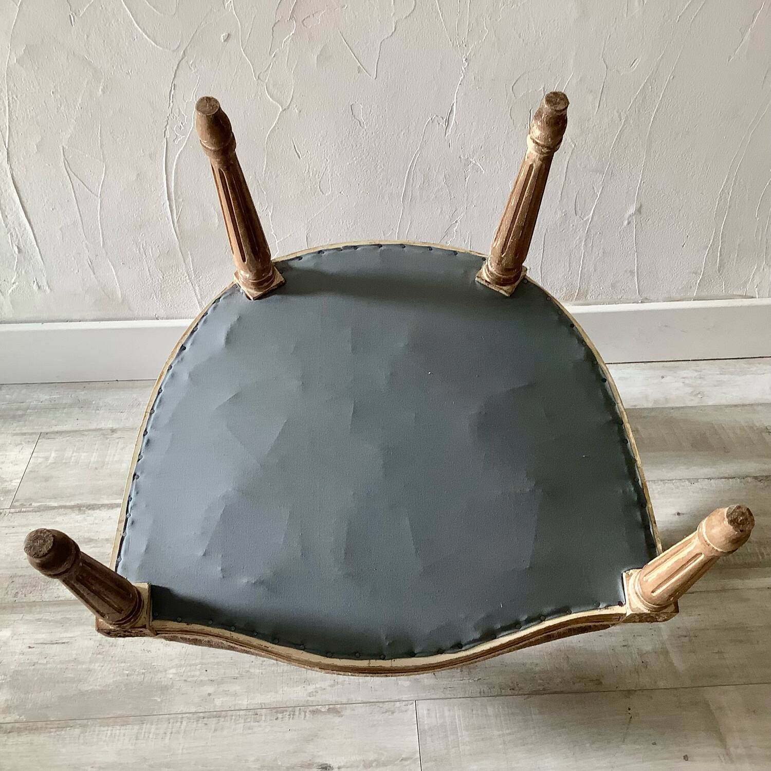 Louis XVI armchair with medallion back