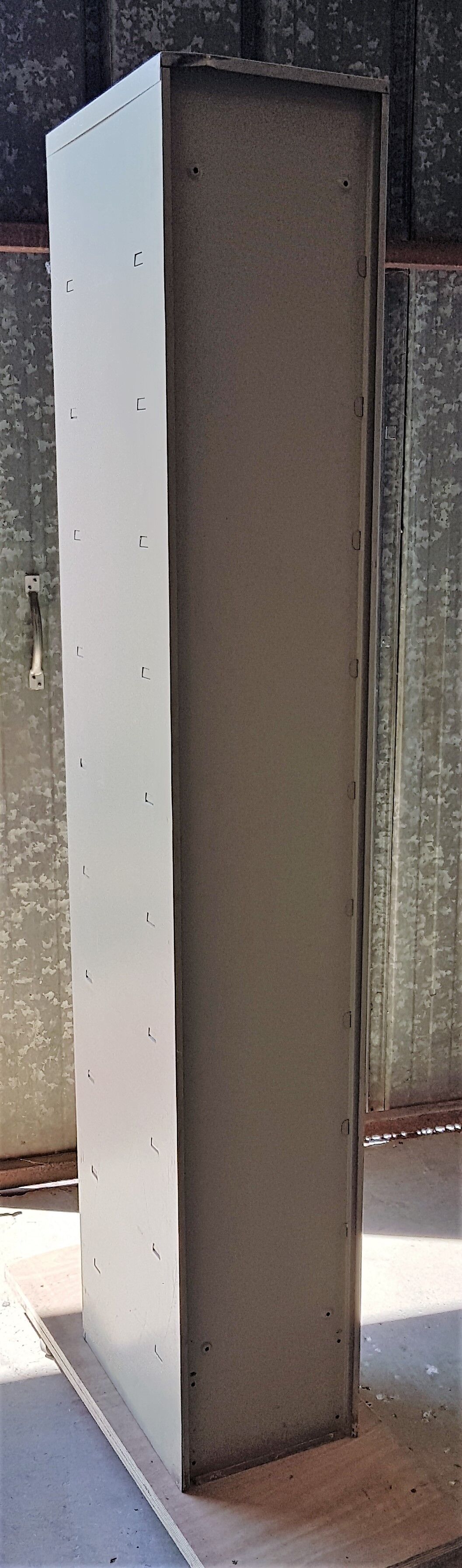 Armoire à clapet de la marque Sansen à 10 clapets
