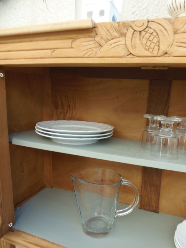 Desserte Art Déco en bois brut finition cirée.