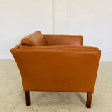 Fauteuil lounge scandinave vintage en cuir cognac, style milieu du siècle