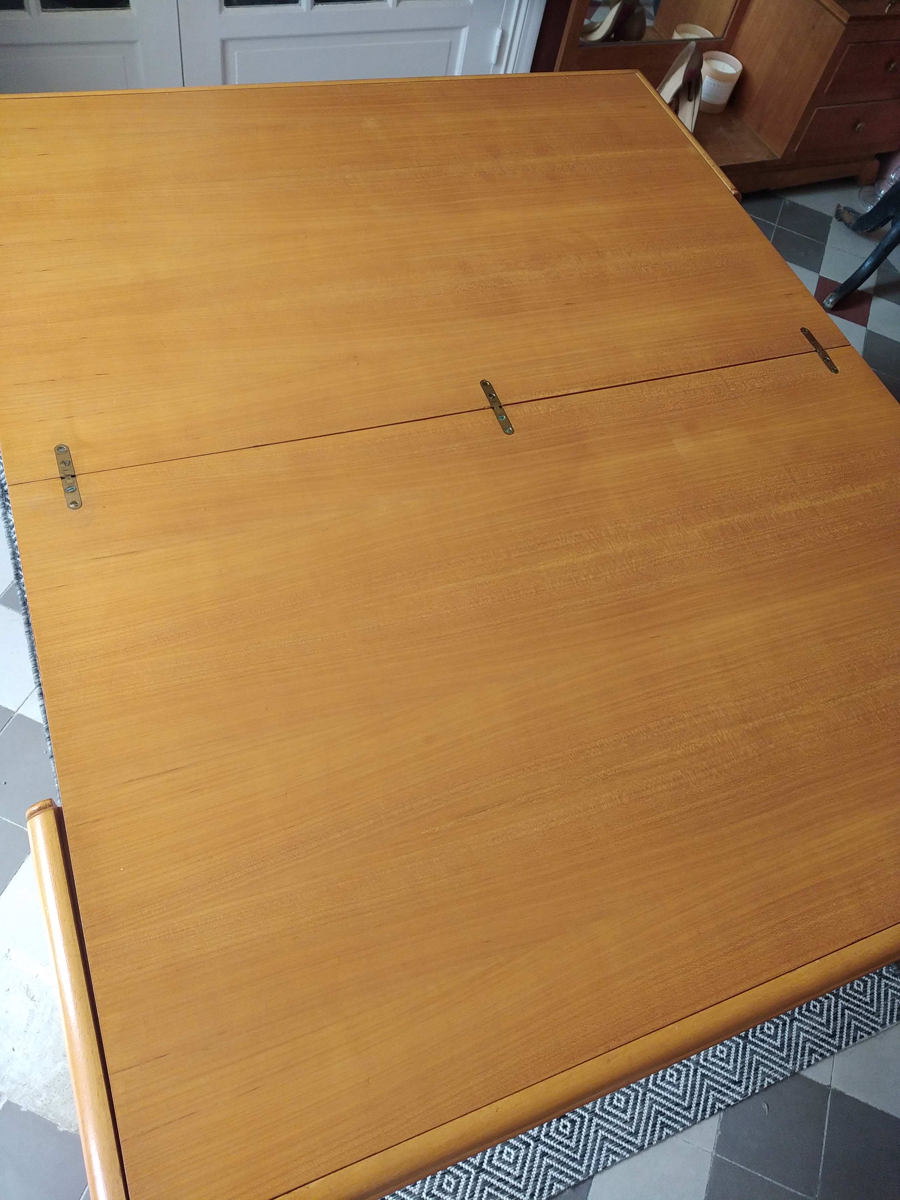 Convertible coffee table