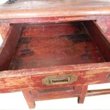 Bureau ancien rouge vieux teck patine et piece d'origine inde