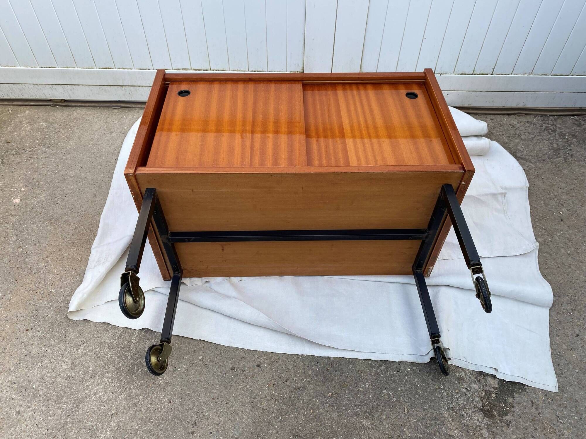 Vintage 50s TV bar cabinet with 2 sliding doors