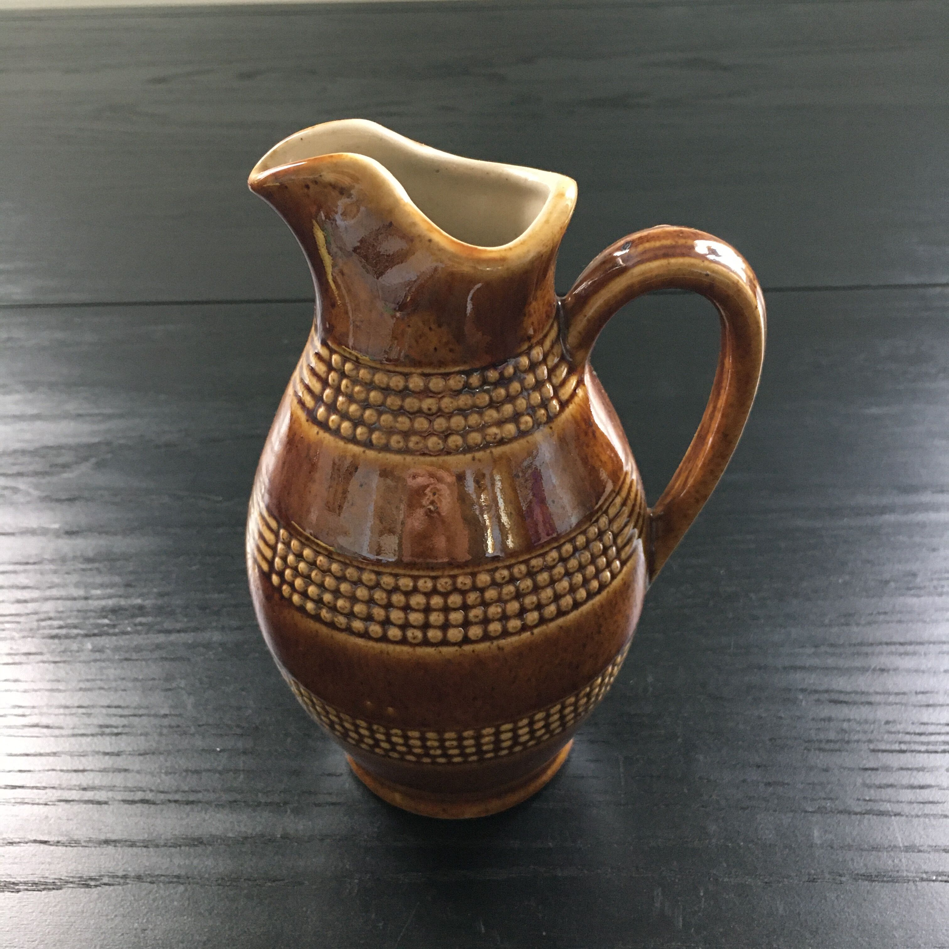 Berry sandstone brown pitcher