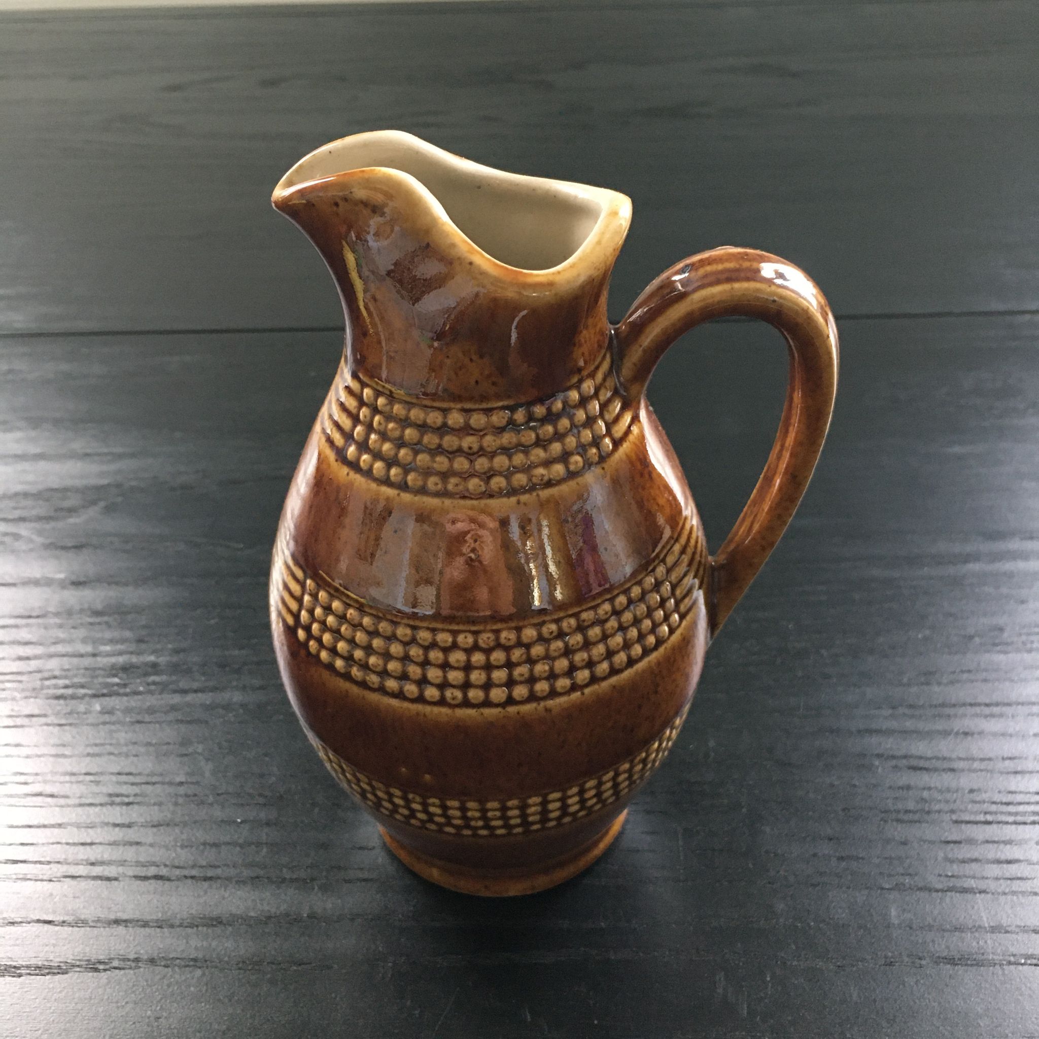 Berry sandstone brown pitcher