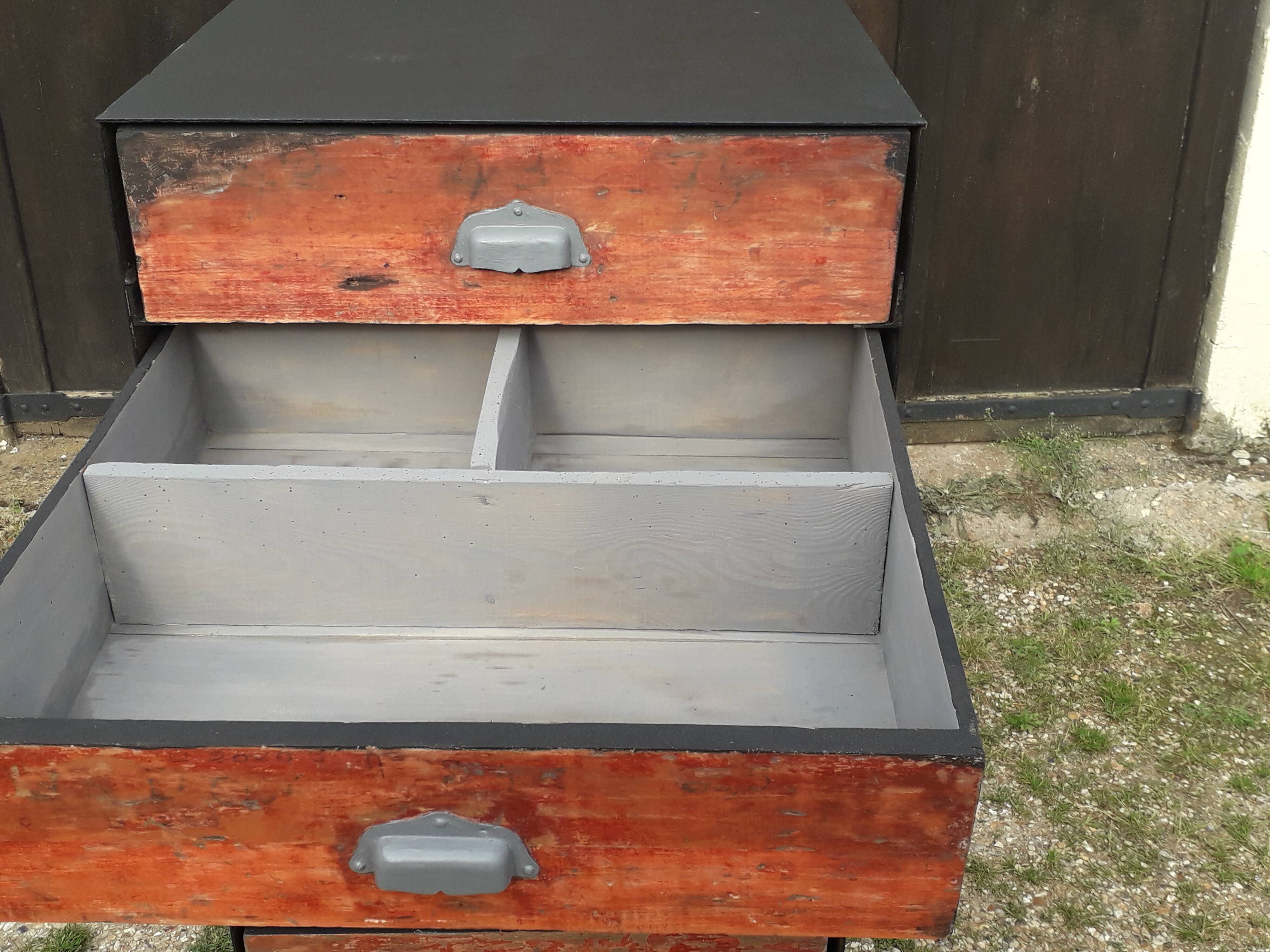 Meuble industriel rangement semainier pièce unique relooké metal bois