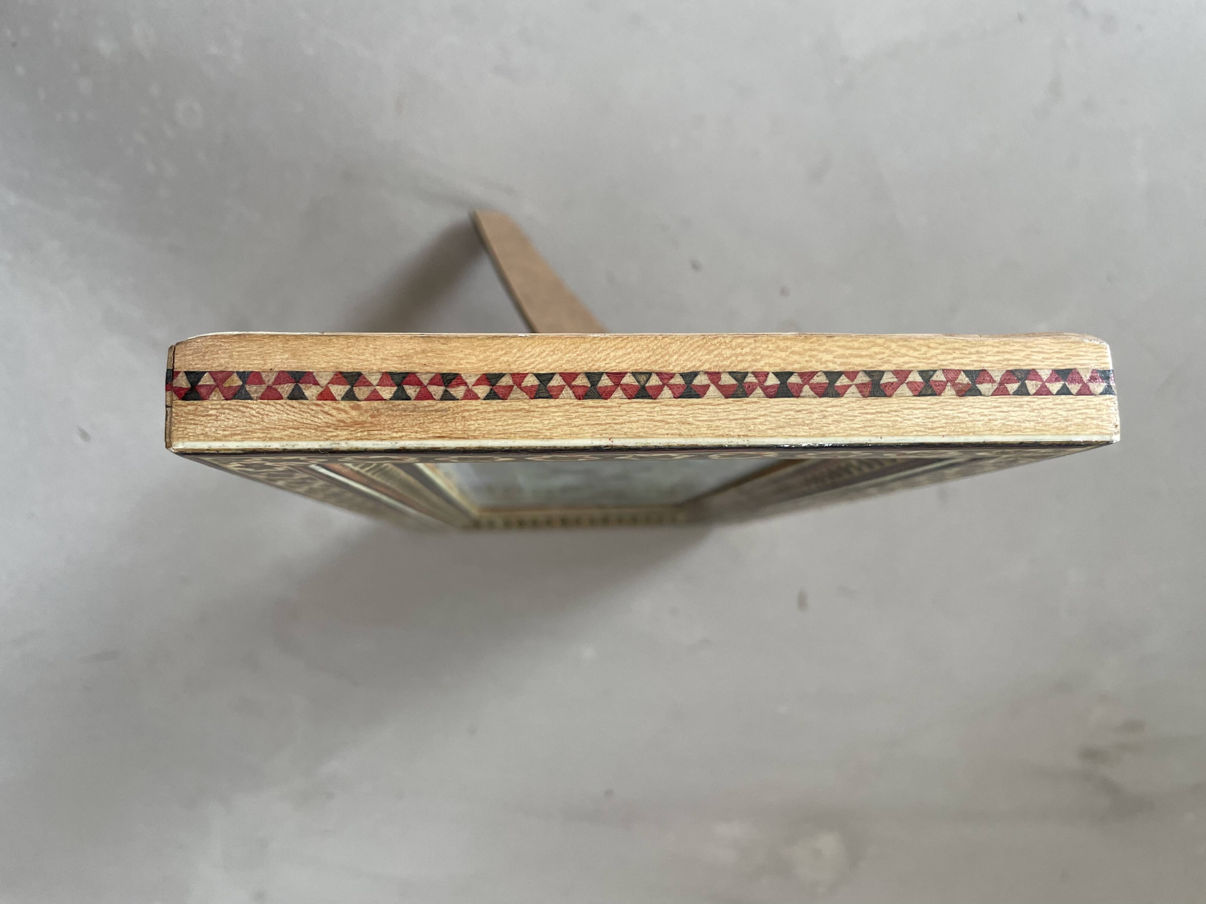Cadre persan en marqueterie