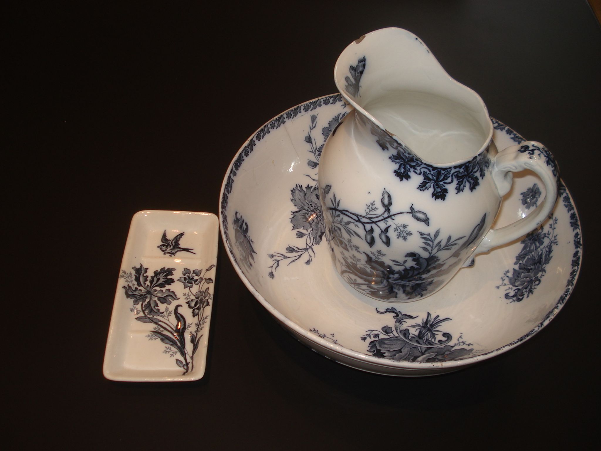 Nécessaire de toilette en faience, vintage 19°