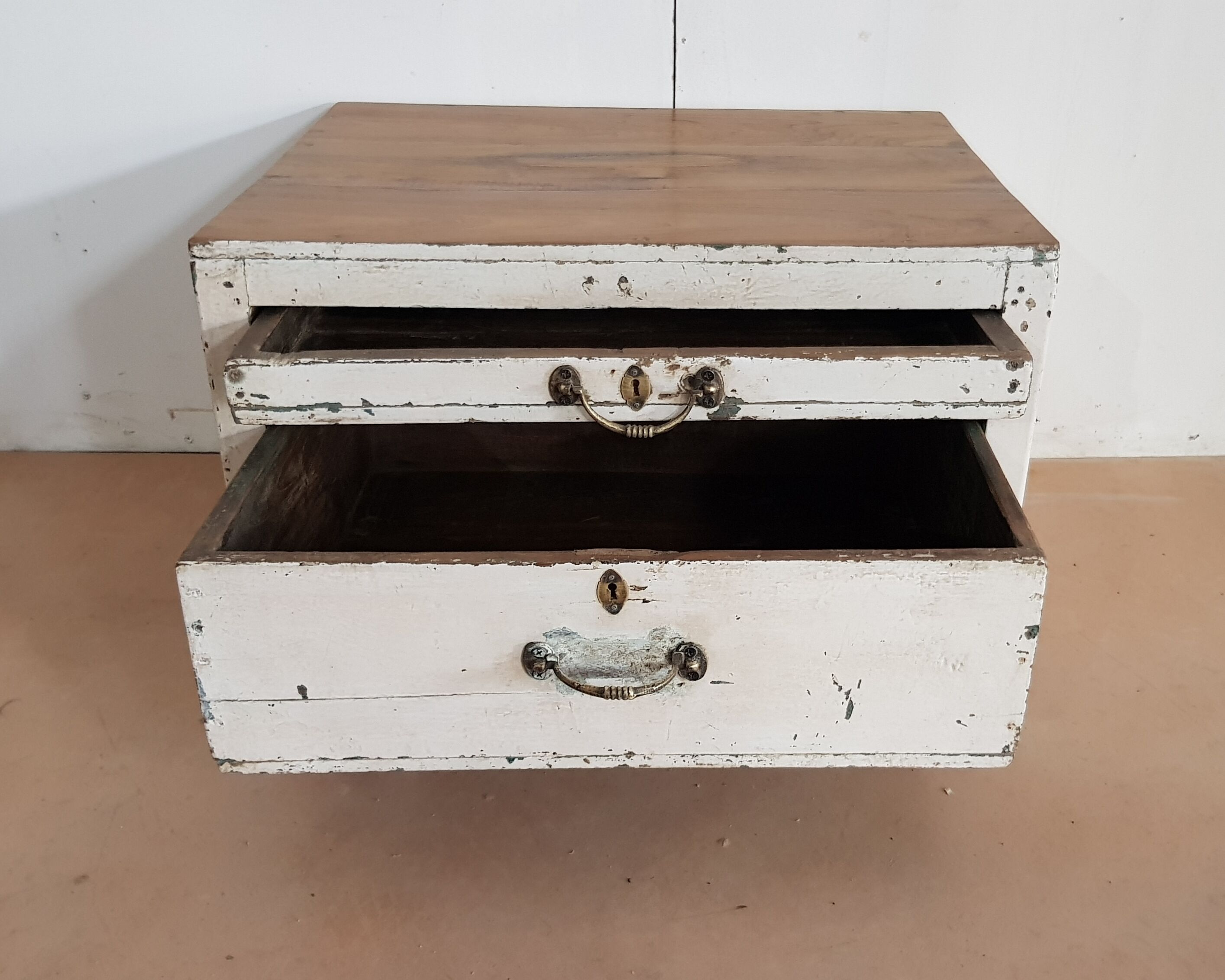 Old piece of furniture by trade (jeweler)