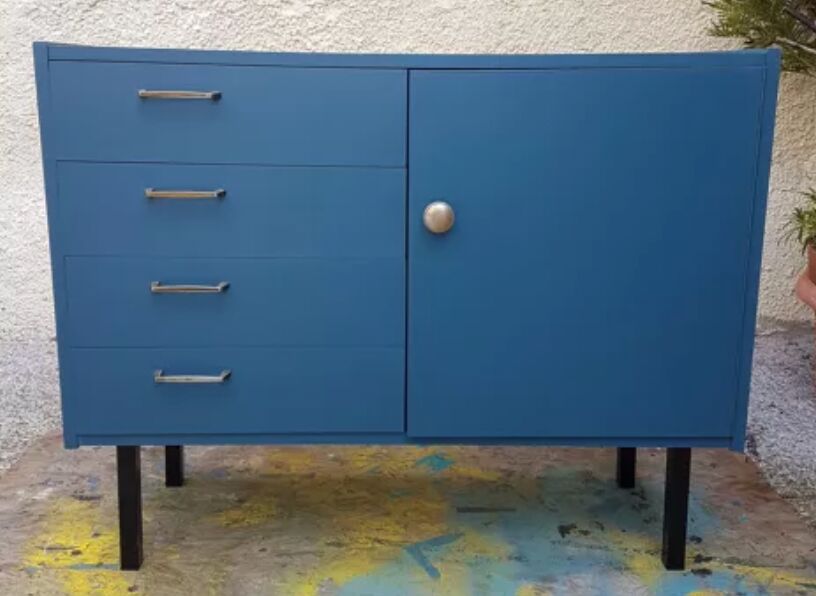 Buffet bleu