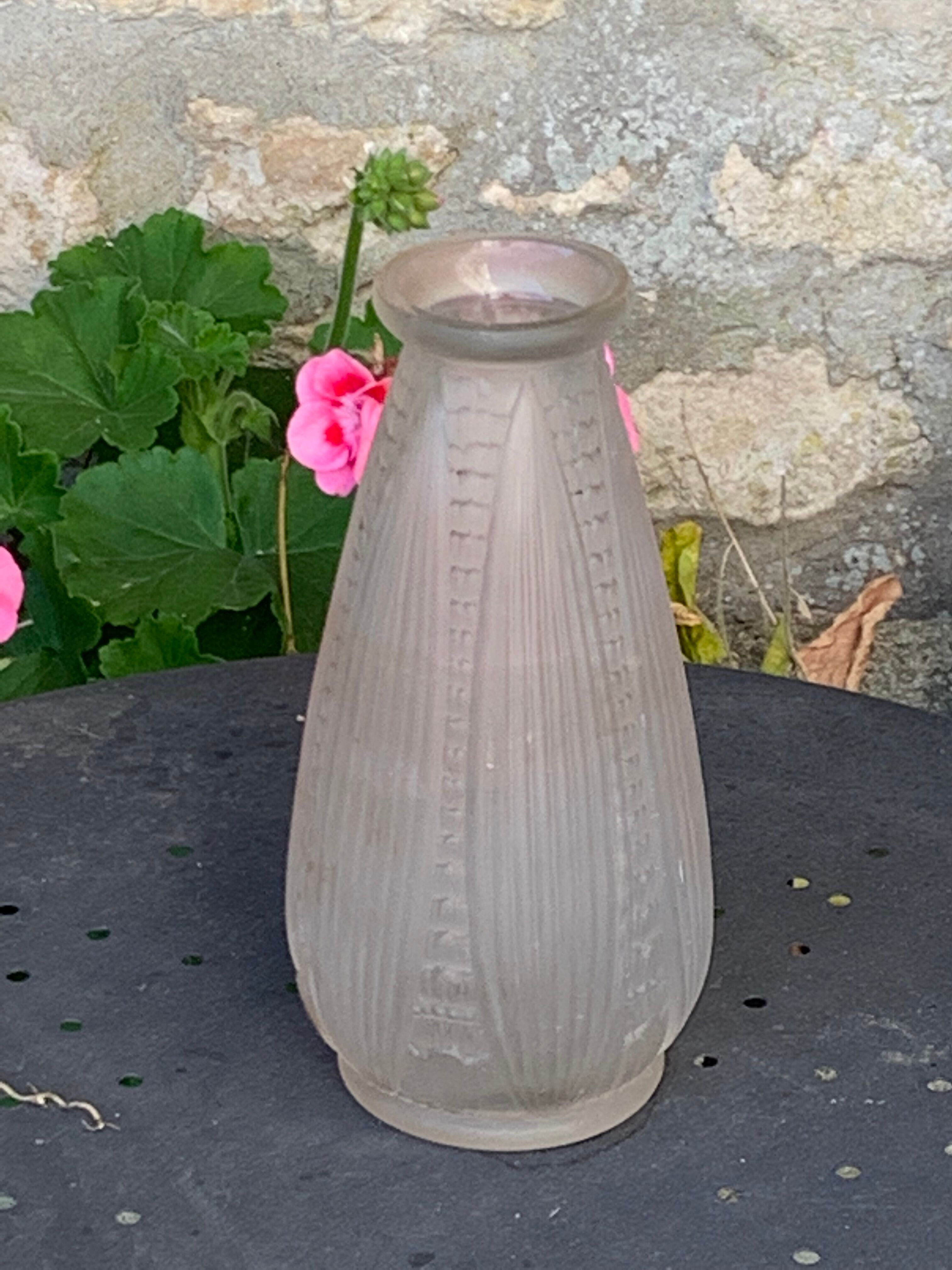 Hyacinth vase in frosted glass art deco foliage pattern