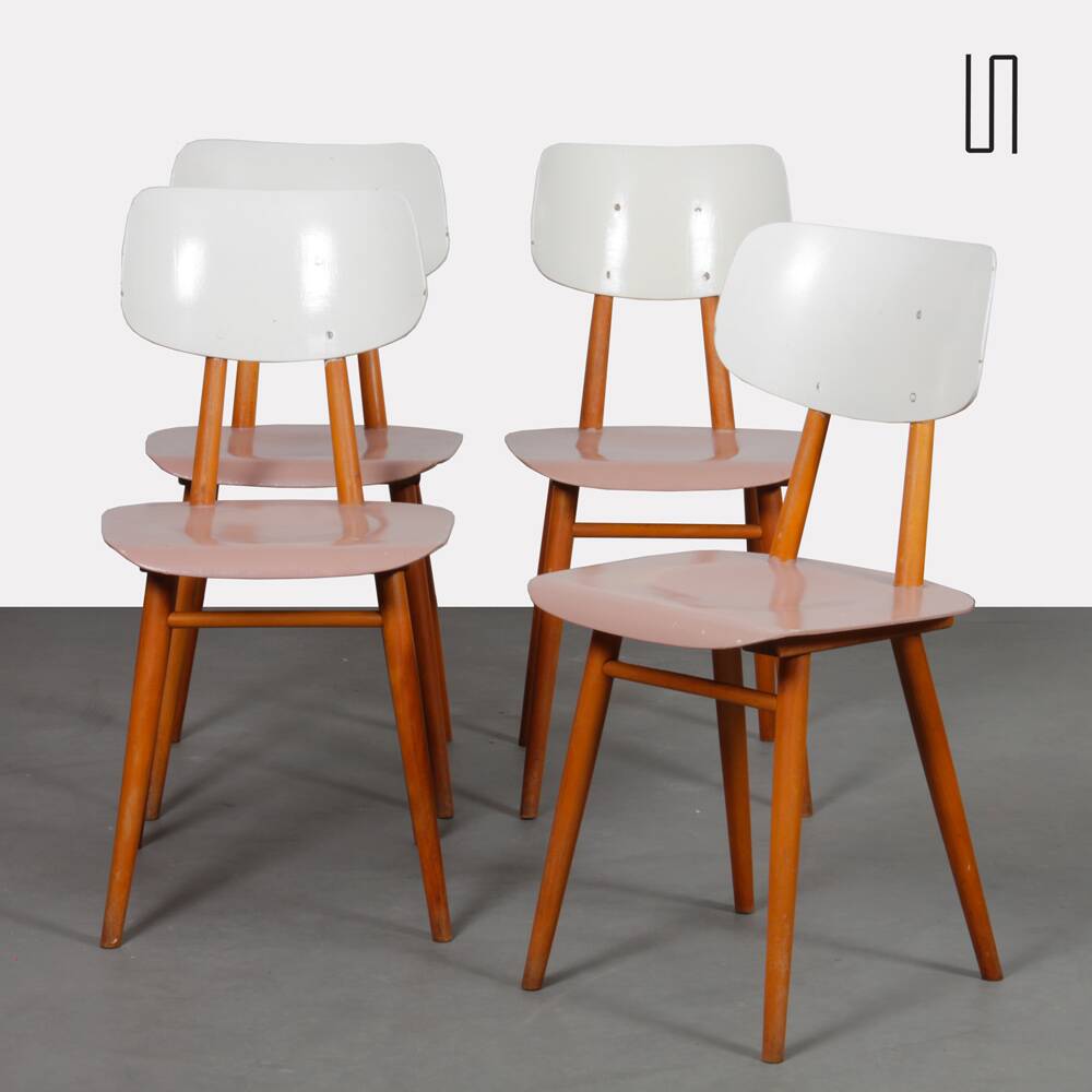 Suite de 4 chaises produites par Ton, 1960