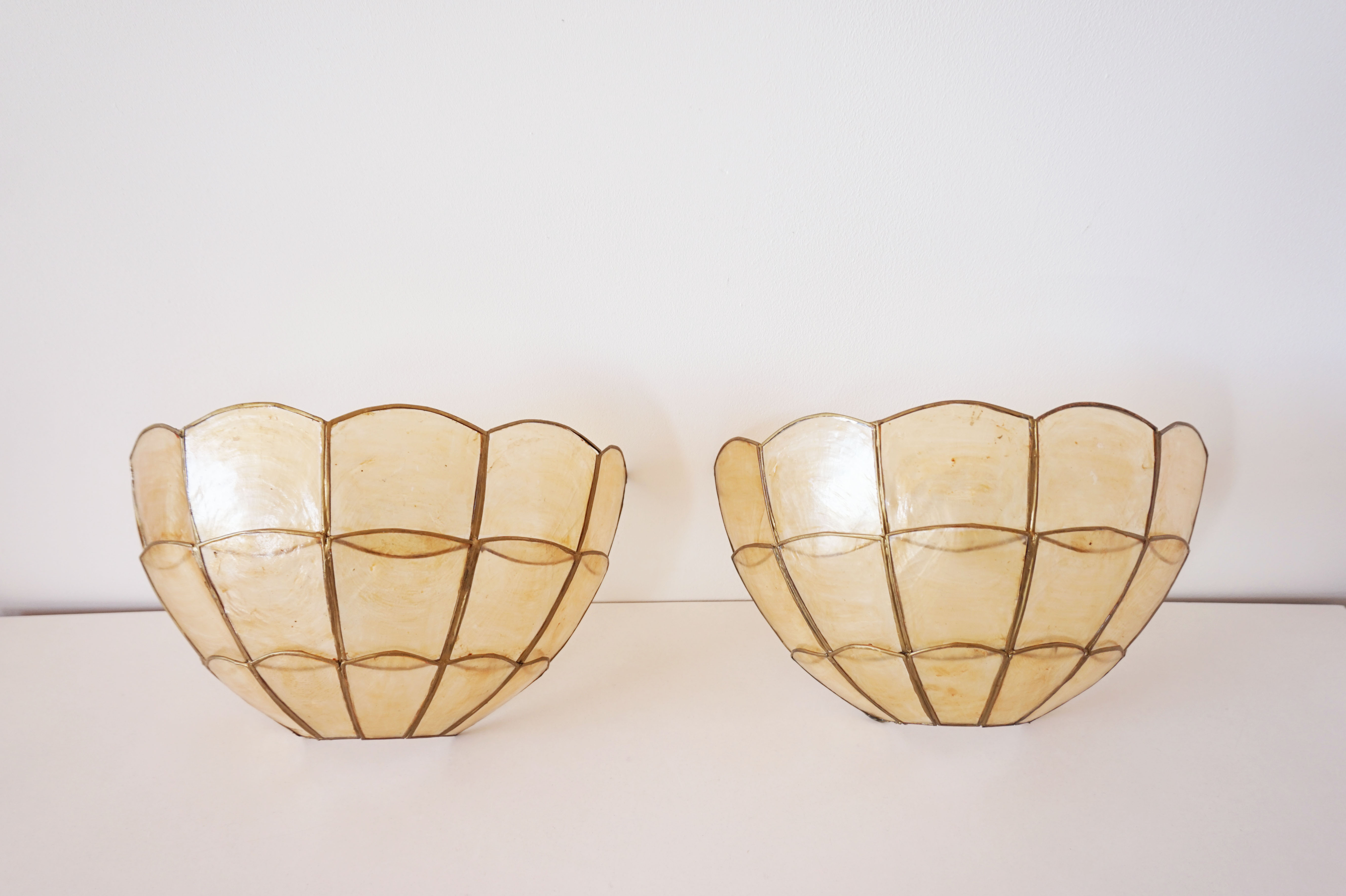 Paire d'appliques en nacre coquillage