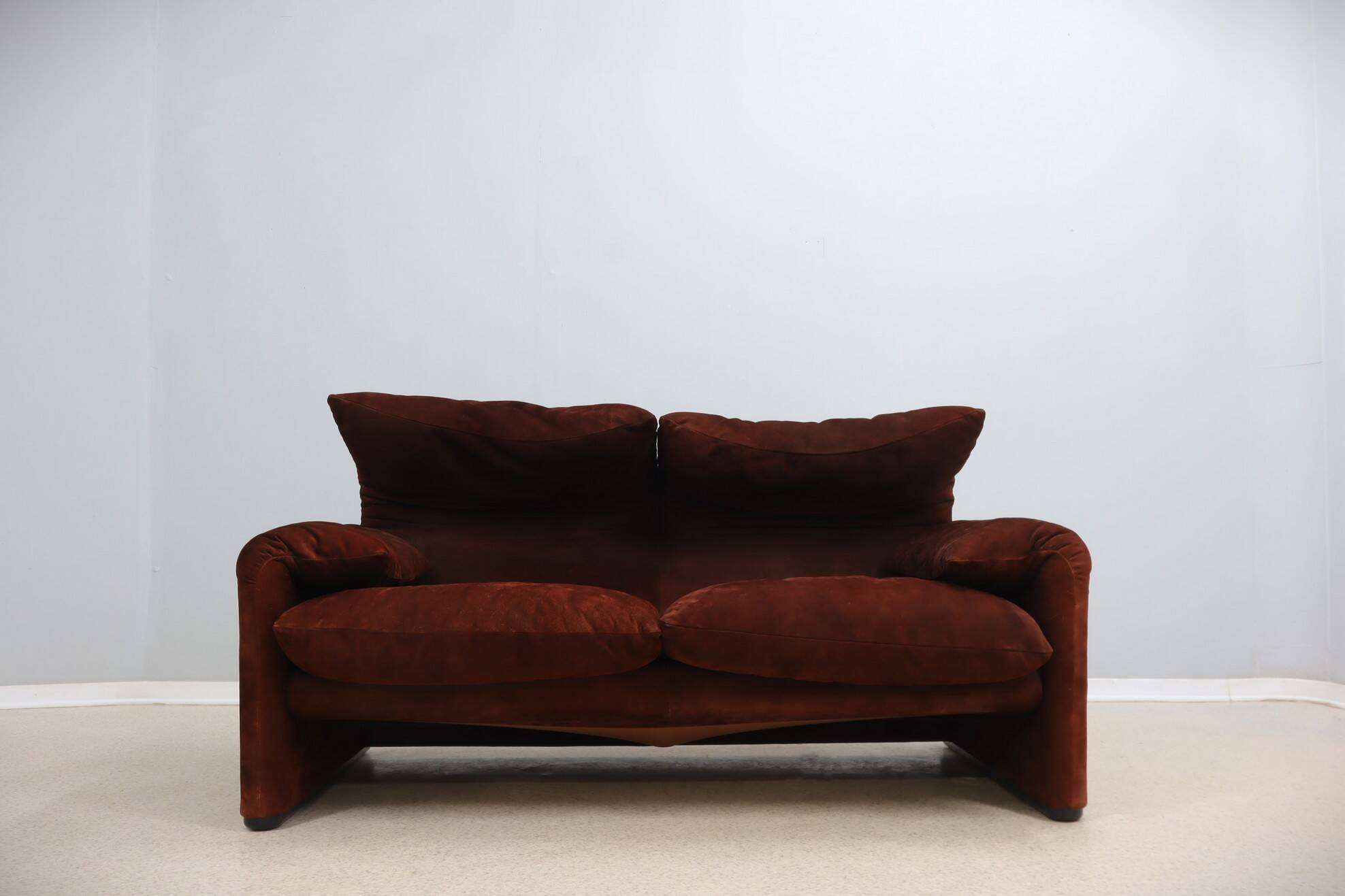 Canapé Maralunga 2 places en cuir suédé Cassina années 1970
