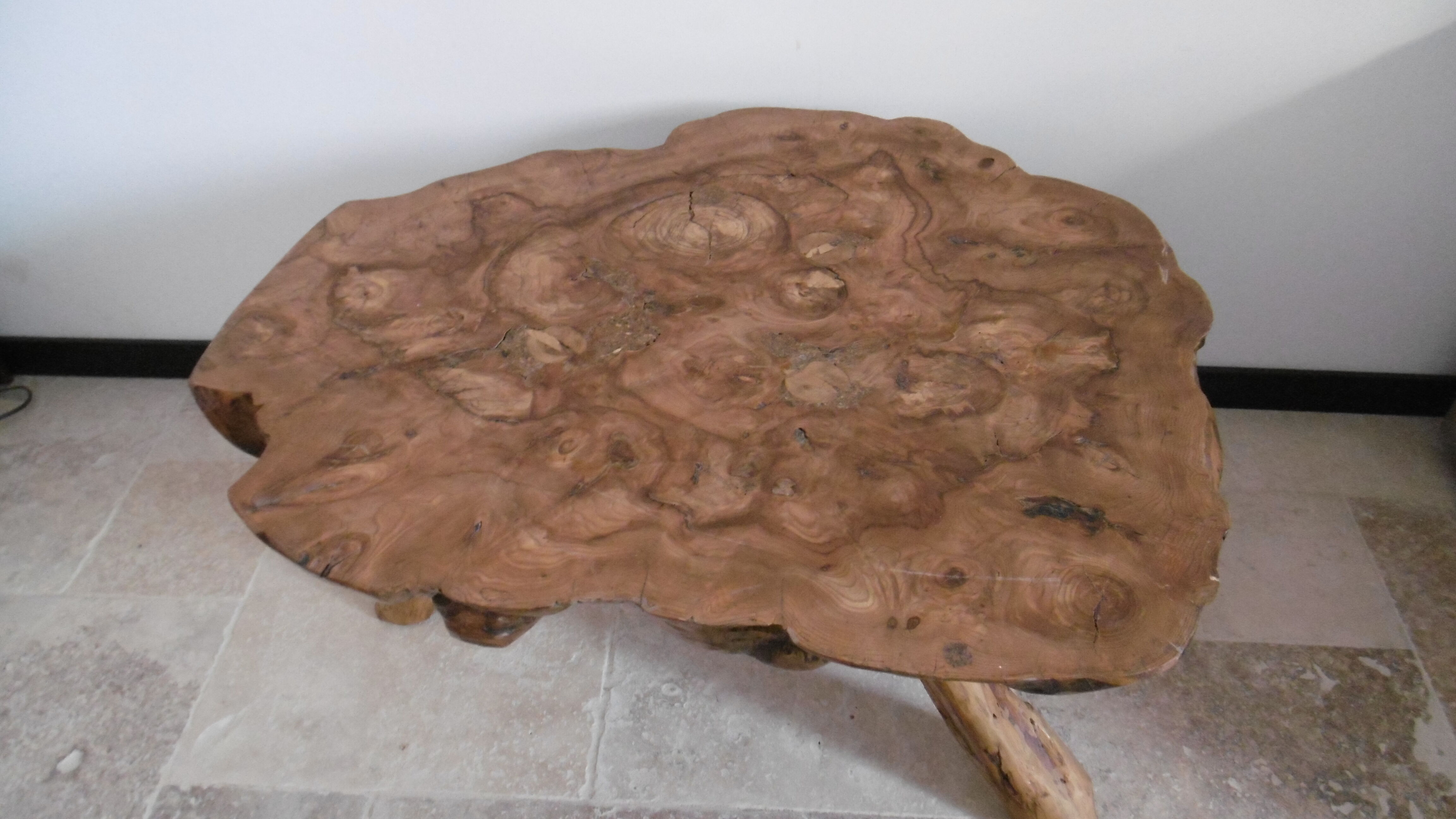 Coffee table in solid elm wood