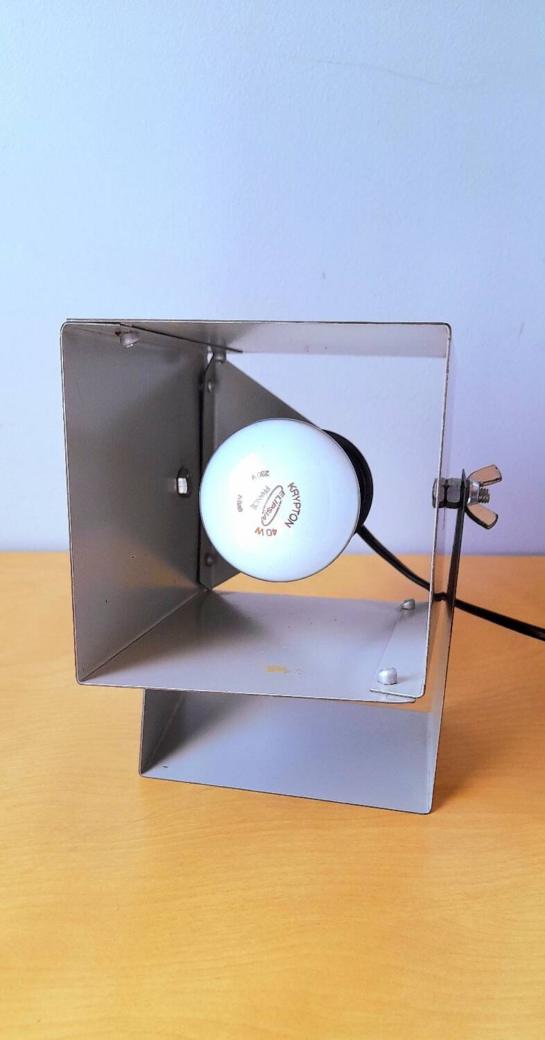 Modernist 80s table spot