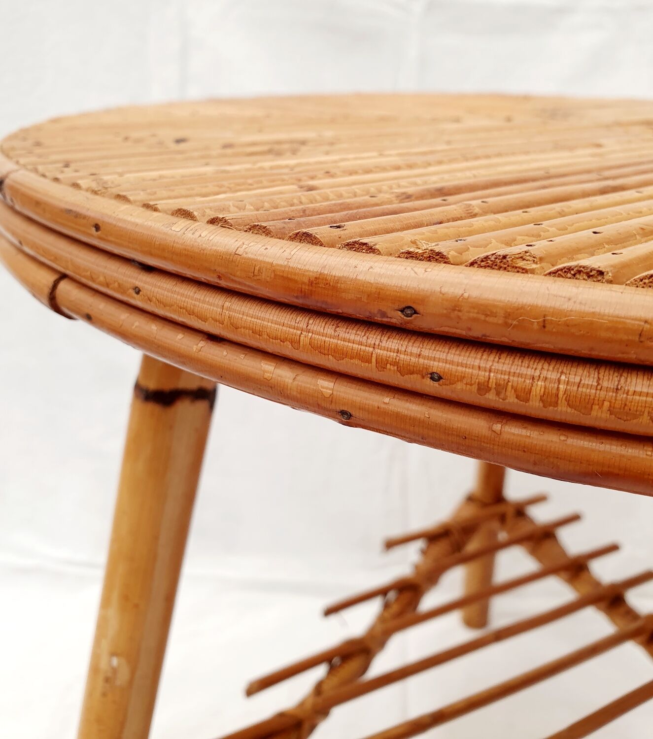 Round rattan marquetry coffee table