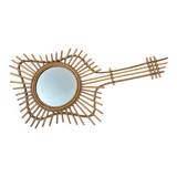 Miroir en rotin vintage en forme de guitare