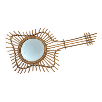 Miroir en rotin vintage en forme de guitare