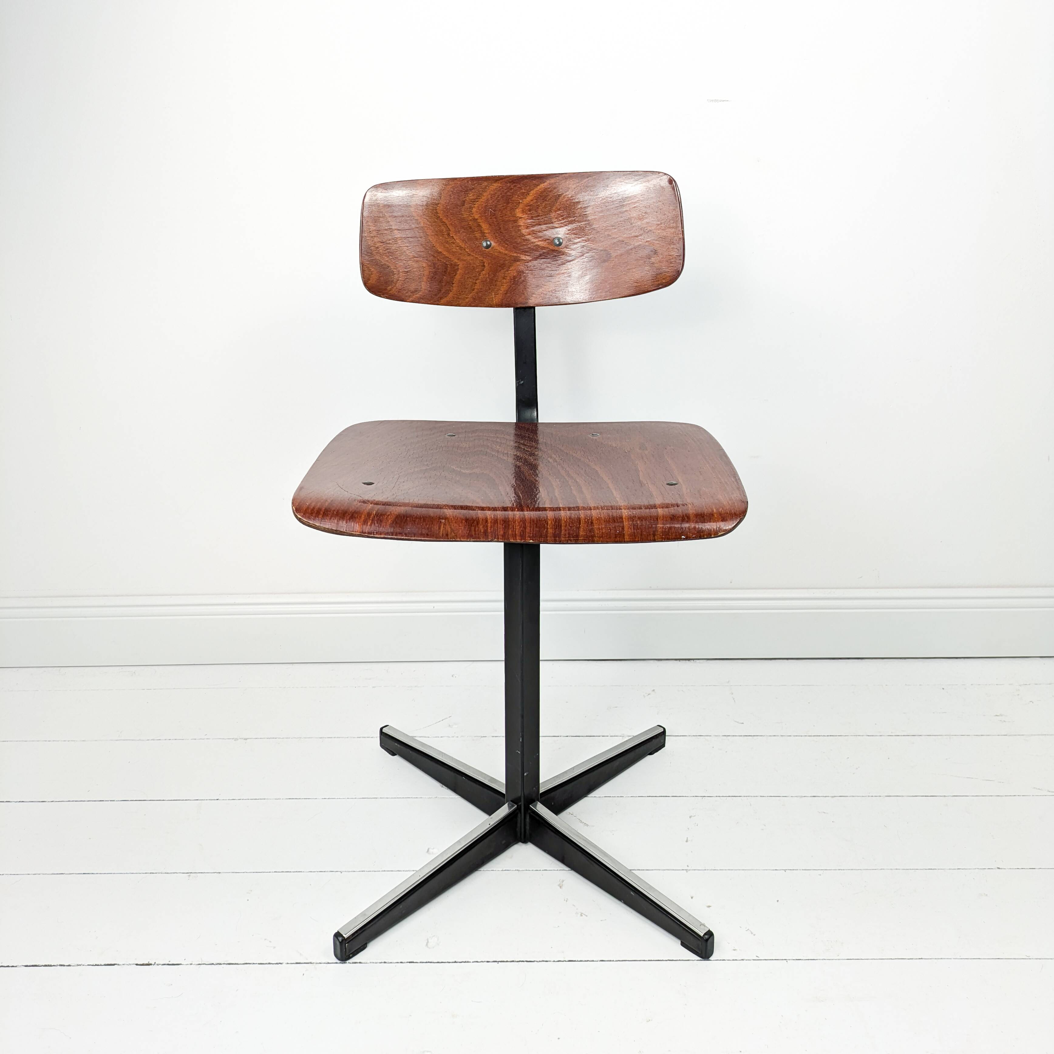 Mid Century Chaise d'école Chaise enfant Bois Métal Vintage Rétro Chambre d'enfants Boussole Pied Sk