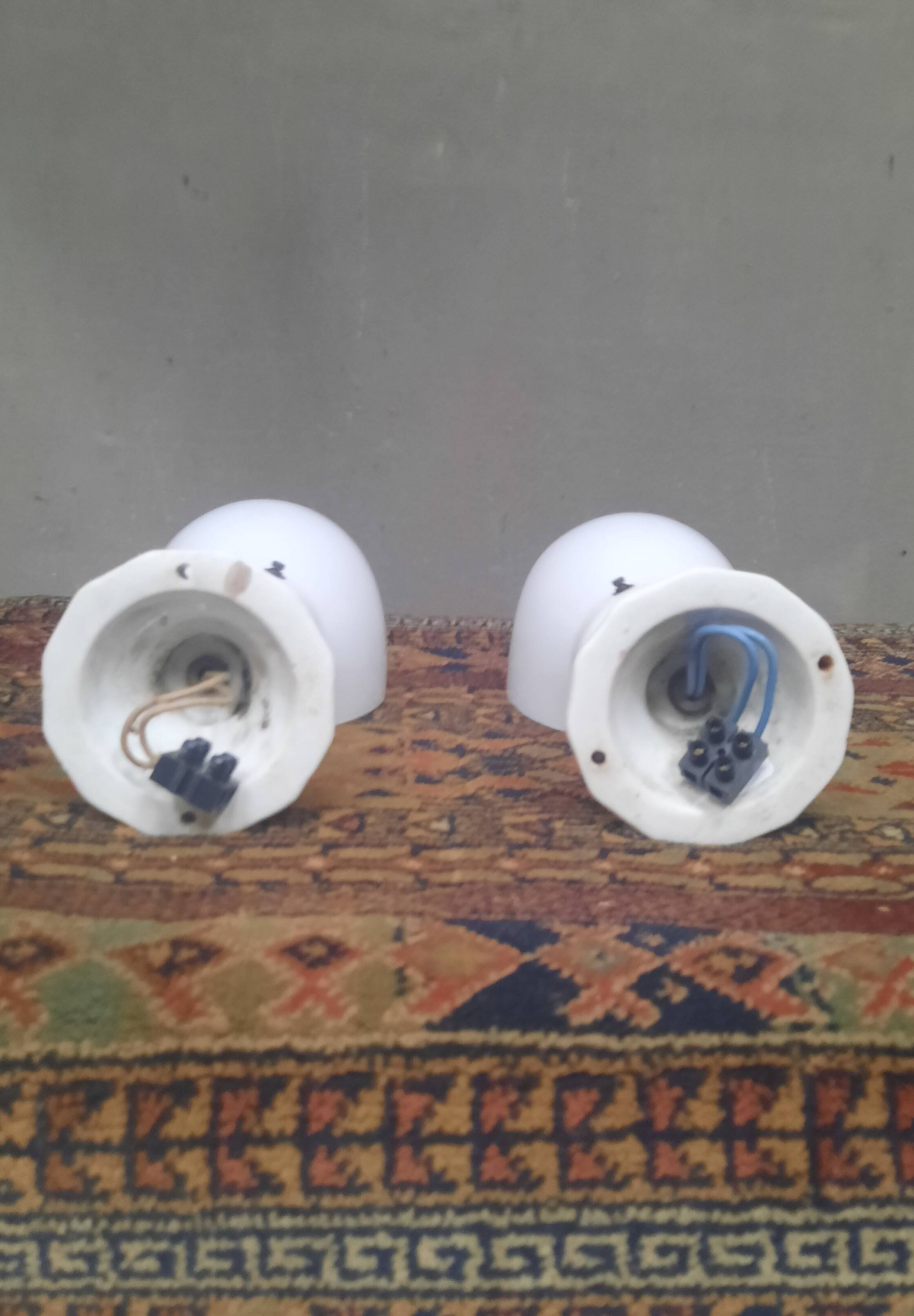 Pair of wall lights from the 1950s in porcelain.