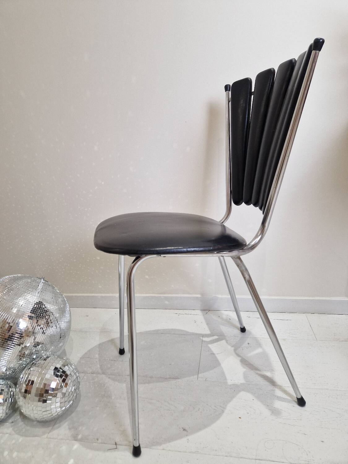 Vintage skai petal chair