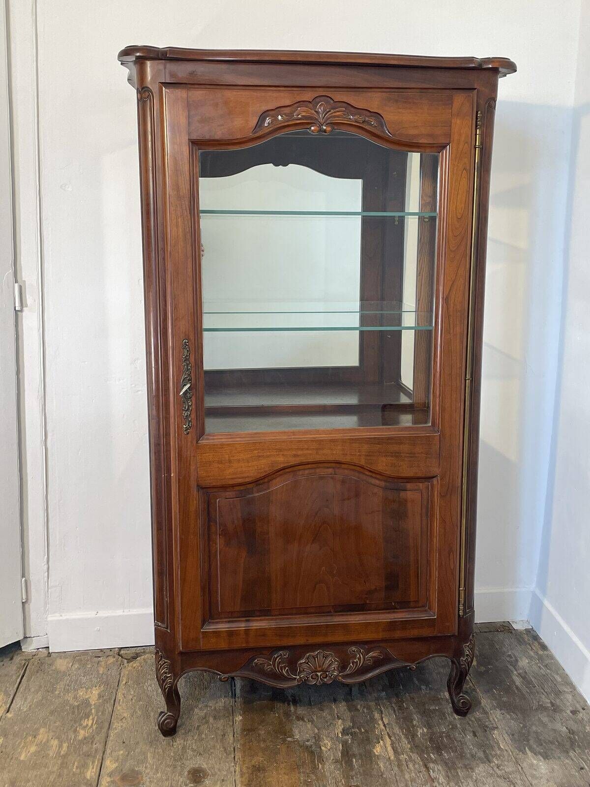 Provençal Louis XV display cabinet in carved fruitwood, illuminated.