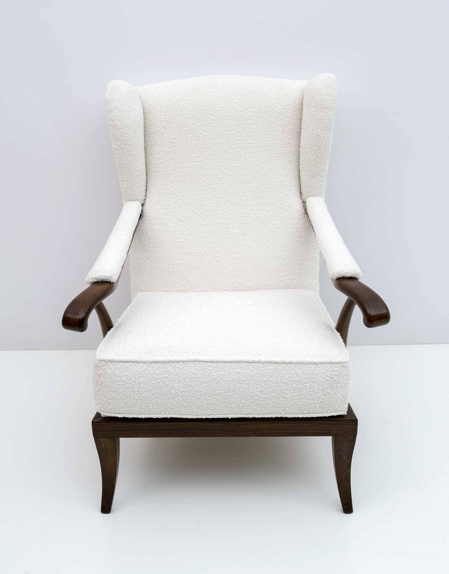 Fauteuil Paolo Buffa style moderne du milieu du siècle, en noyer italien et revêtement bouclé