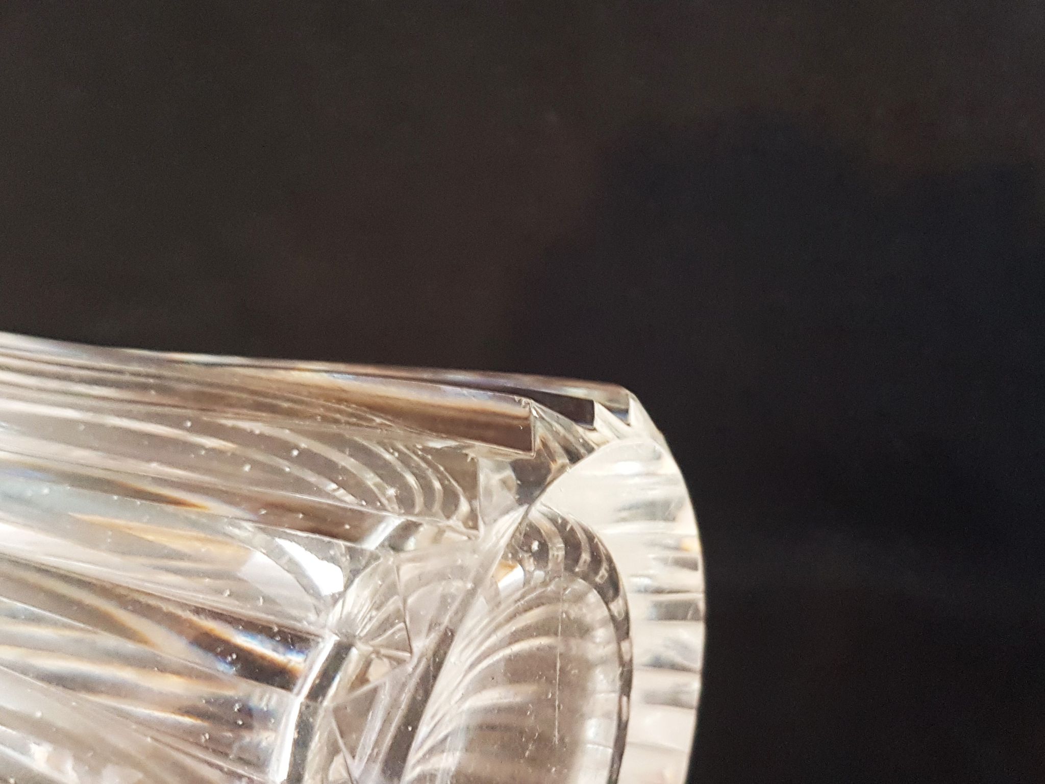 Vase rouleau en cristal taillé Val Saint Lambert