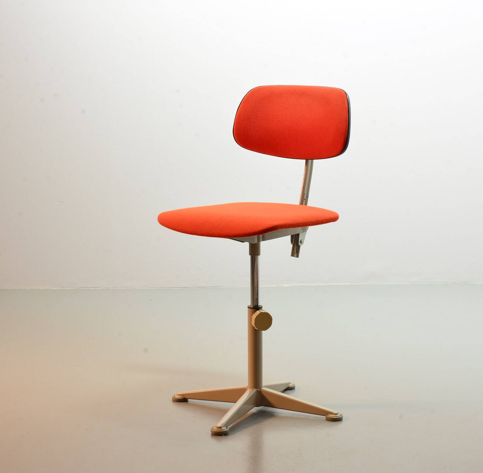Ahrend De Cirkel Industrial Desk Chair with Orange Fabric Upholstery 1950s