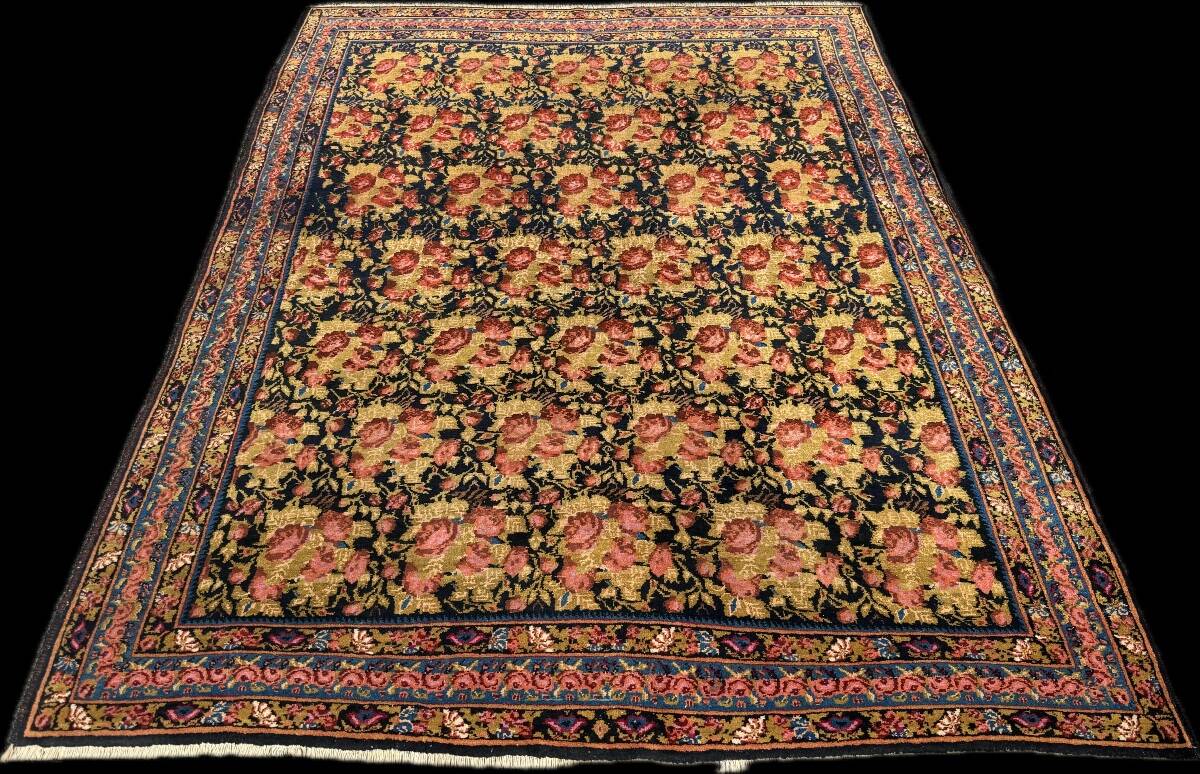 Old Persian Bidjar Gol-Farang carpet. 207x156 cm