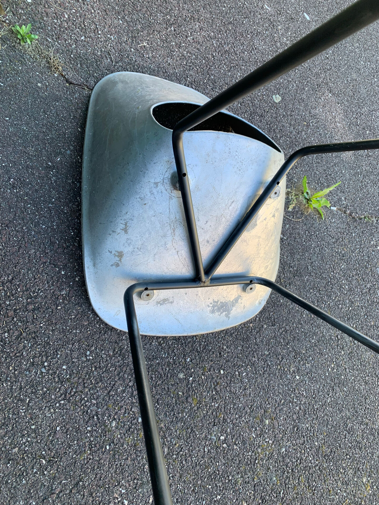 Four chairs 1953 Tonneau model design by Pierre Guariche Co.