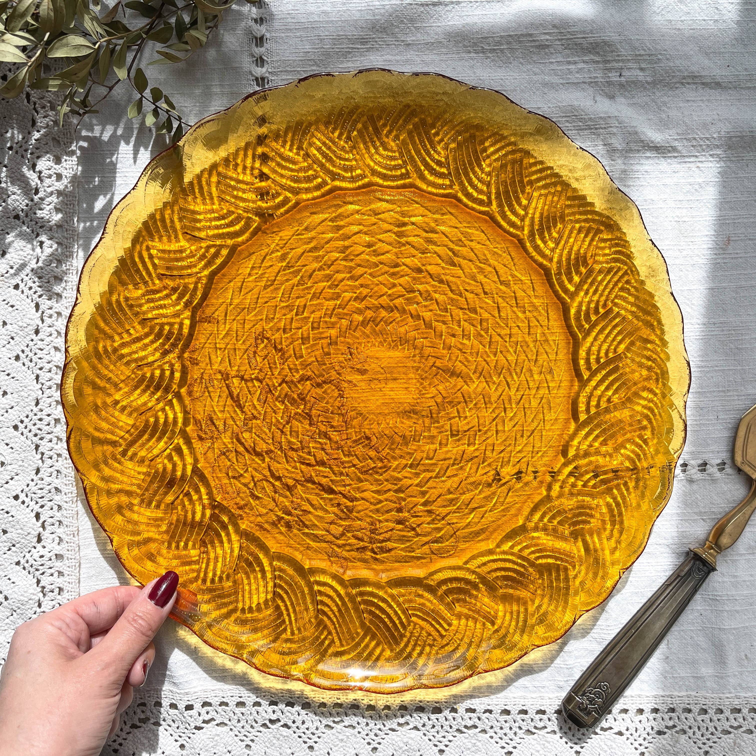 Plat rond en verre ambré ATLANTIC Arcoroc France 1950