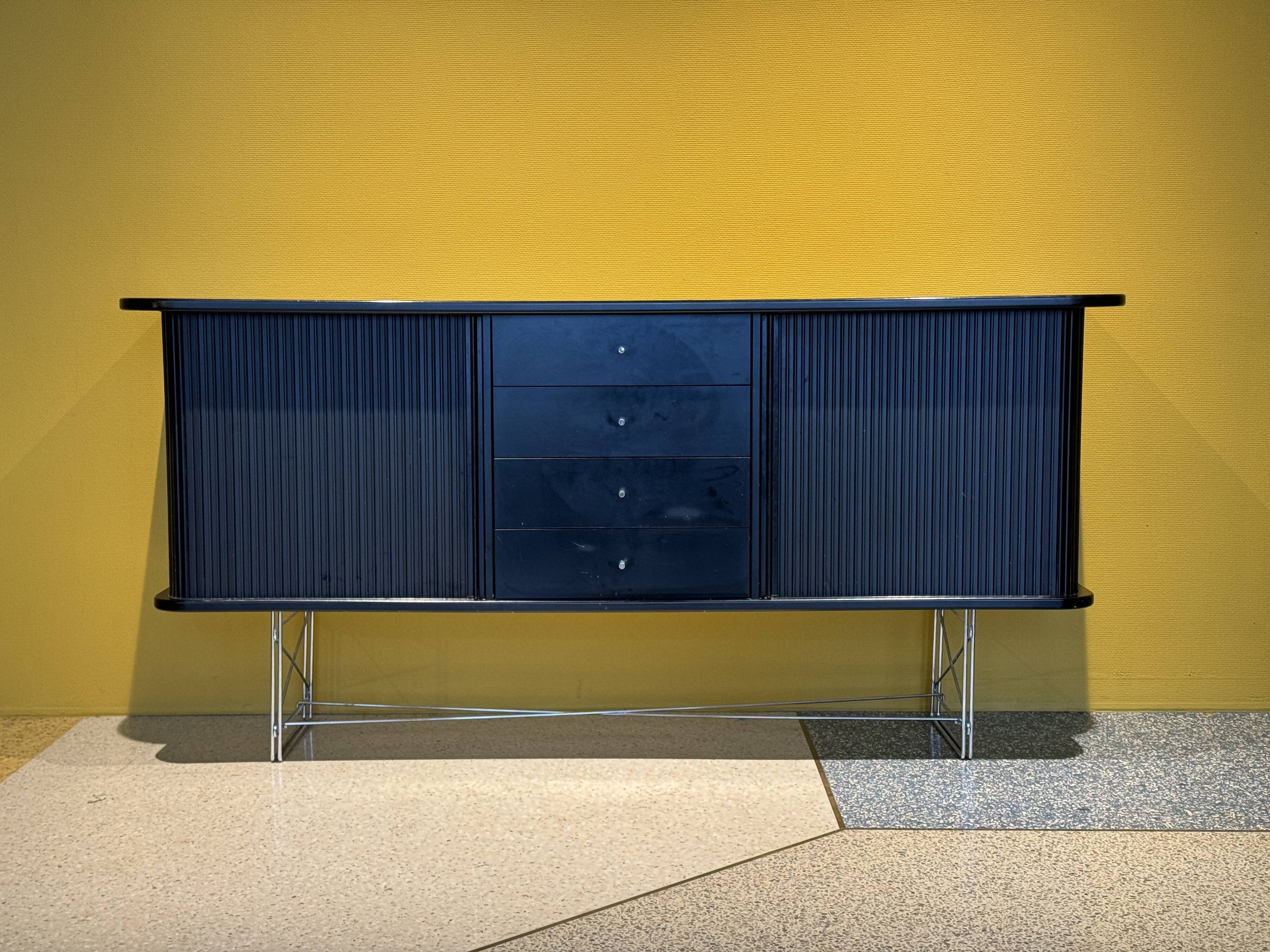 Buffet danois noir Denka, Danemark, années 1990