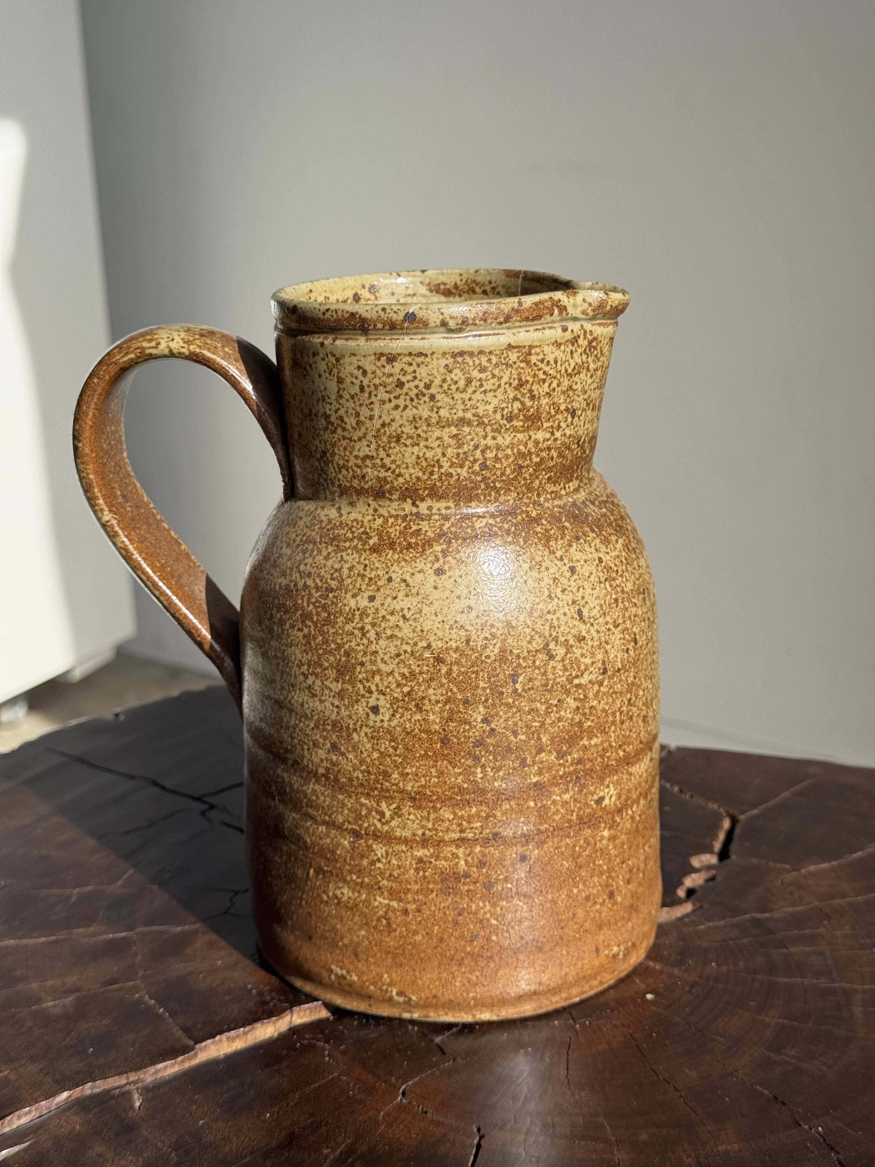 Large speckled stoneware jug, no brand underneath H21.