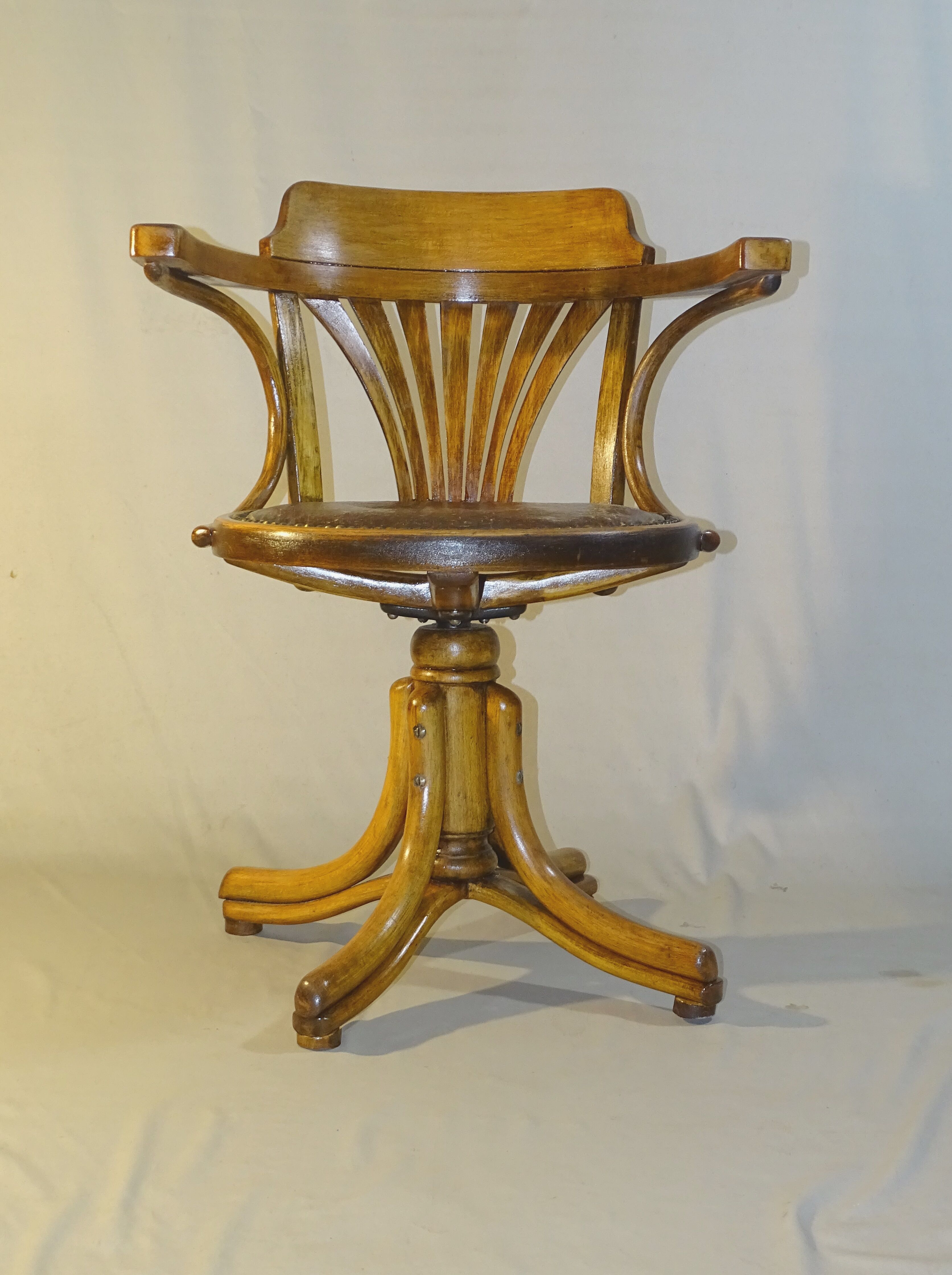 1930 wooden-curved office chair