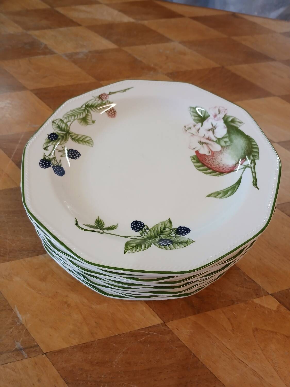 12 Churchill English dinner plates