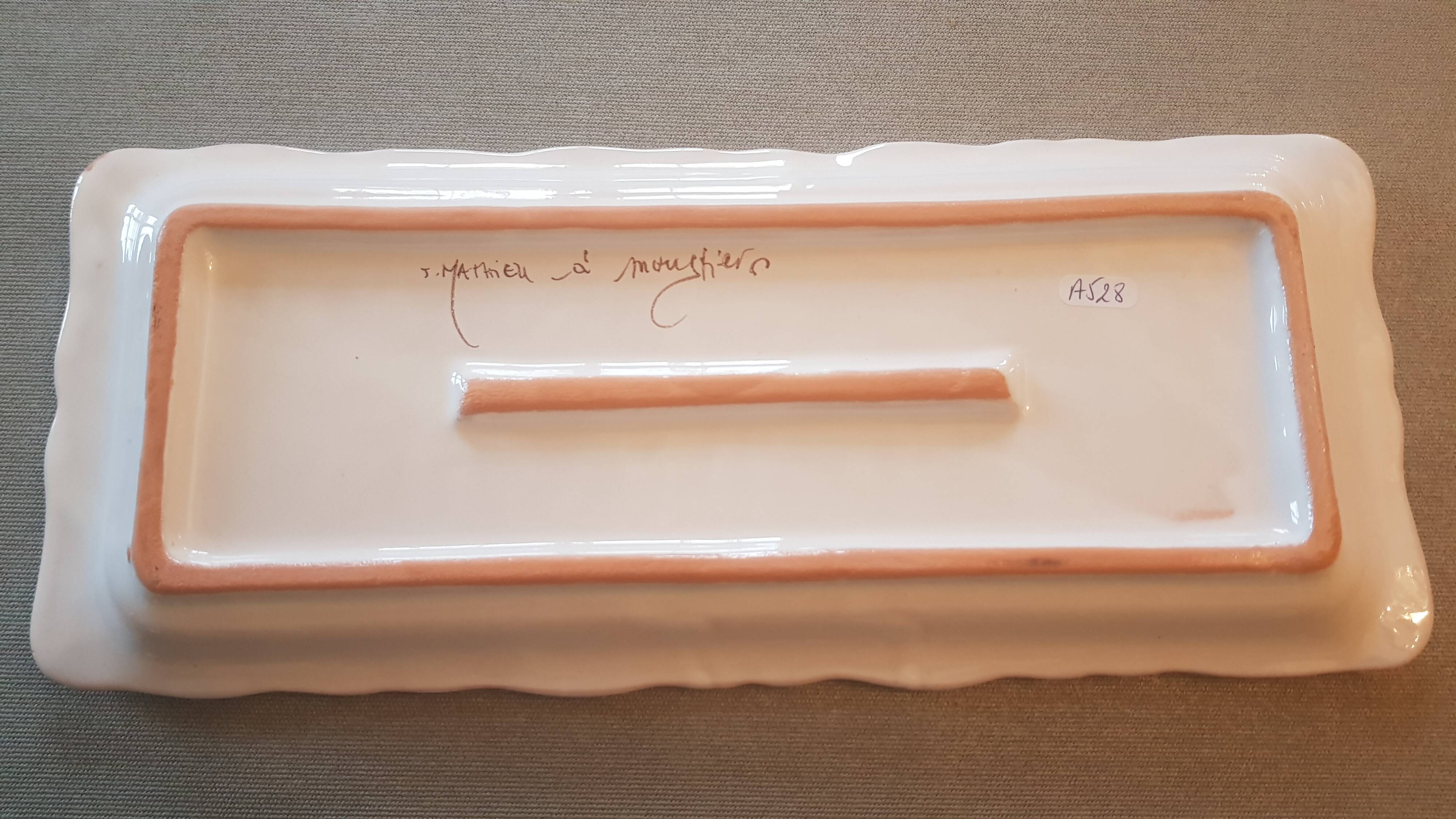 Plat à cake moustiers signé j mathieu